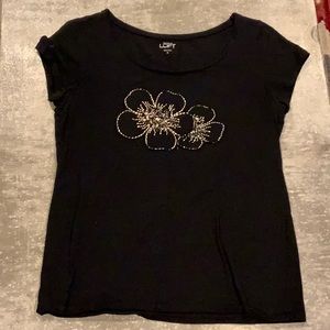 Black T-shirt with beige flower detail